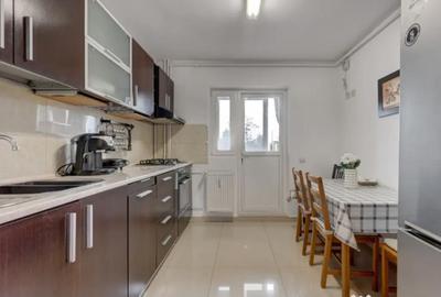 Apartament cu 3 camere semidecomandat în Berceni - 11