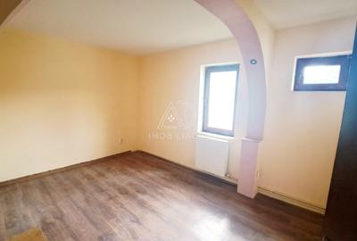 Casă individuală cu 9 camere cu Teren 96 Mp în Central - 5