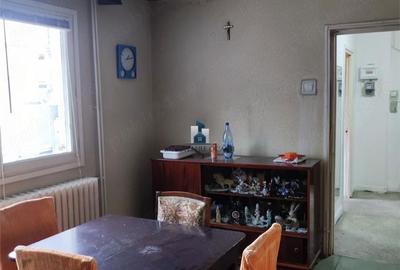 Apartament cu 4 camere decomandat în Brâncoveanu