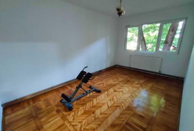 Apartament cu 4 camere decomandat în Tătărași