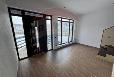 Casă cu 7 camere cu Teren 1550 Mp în Dărmănești - 2