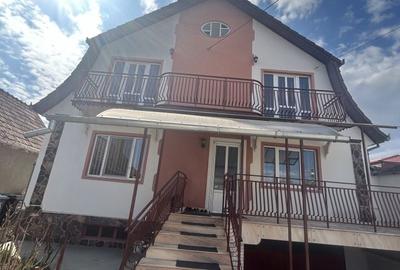 Casă cu 7 camere cu Teren 1300 Mp în Central - 14