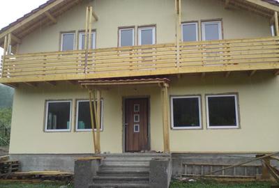 Casă de vacanță sau permanentă, pe deal, cu curte terasată și priveliște superbă - 13