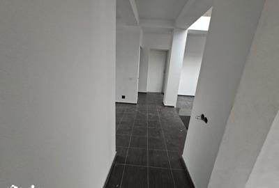 Casă cu 10 camere cu Teren 2736 Mp în Vest - 11