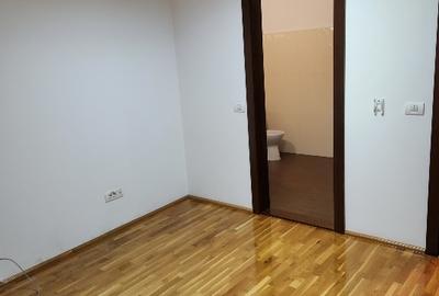 Închiriem birou 67 mp(et.1)-600€, 76 mp(mansarda inalta)- 450€ în zona centrala - 5
