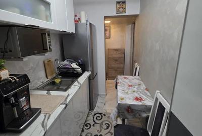Apartament cu 2 camere semidecomandat în Micro 6 - 2