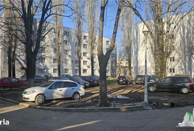 Spațiu comercial, în Păcii - 3