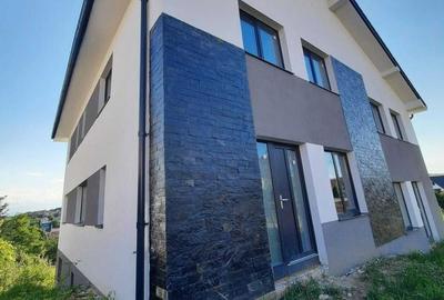 Casă individuală cu 5 camere cu Canalizare în Iris