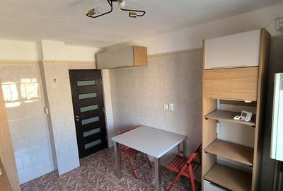 Apartament cu 3 camere decomandat în Drumul Taberei - 2