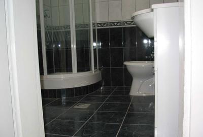 Spațiu comercial, de 63 mp, în Central - 8