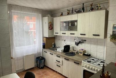 Apartament cu 3 camere semidecomandat în Central - 7