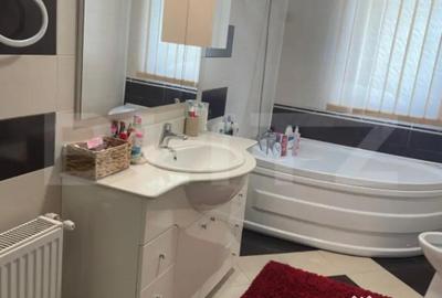 Casă cu 5 camere cu Teren 300 Mp în Central - 2