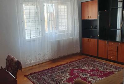 Apartament cu 2 camere decomandat, mobilat în Bucovina