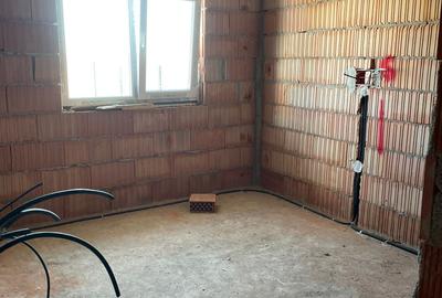 Duplex pe parter 3 camere 2 băi COMISION 0 - 8
