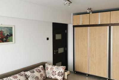 Apartament cu 3 camere semidecomandat, mobilat în Tineretului - 3