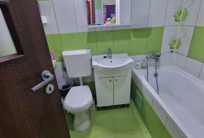Apartament cu 2 camere decomandat în Olteni