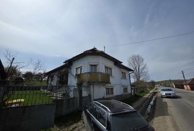 Casă cu 4 camere în Monor