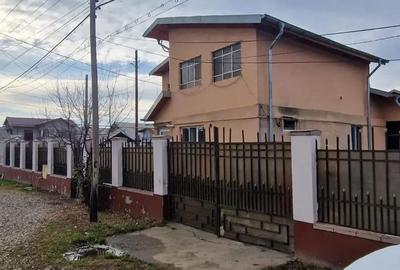 Casă cu 5 camere cu Teren 430 Mp în Șipotu - 1