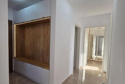Apartament cu 3 camere decomandat, mobilat în Tractorul - 3
