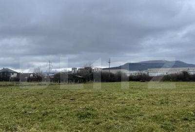 Teren de 2.760 mp, in zona excelenta, cu utilita?i ?i - 9