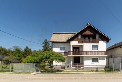 Casa rustica S+P+1 in oras, zona Gruiului, Campulung, AG