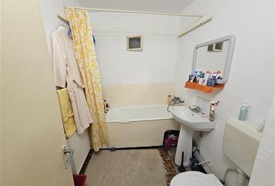 Apartament cu 3 camere decomandat, mobilat în Micro IV - 7