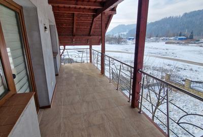 Casă cu 6 camere cu Teren 2676 Mp în Frasin - 9