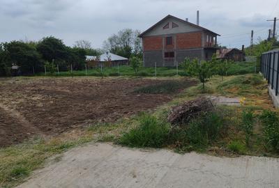Teren de 1100 mp, în Chiscani - 2