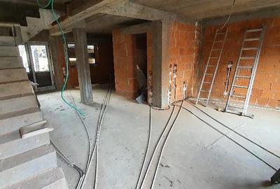 Casă cu 3 camere cu Teren 170 Mp în Fundeni - 1