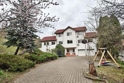 Casă individuală cu 7 camere cu Canalizare în Grigorescu - 1