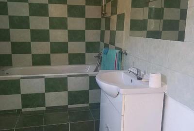 Casă cu Teren 900 Mp în Central - 2