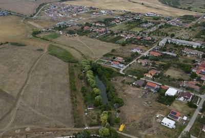 Teren de 7900 mp cu balta de pescuit in Frumu?eni - 1