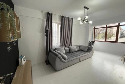 Apartament cu 3 camere decomandat în Poarta 6