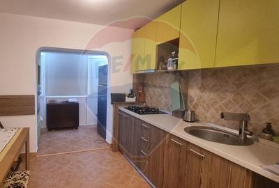 Apartament cu 3 camere decomandat, mobilat în Central