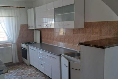 Apartament cu 3 camere decomandat în Central - 3