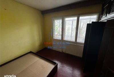 Apartament cu 3 camere semidecomandat în Podu Roș - 3