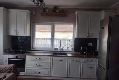Casă cu Teren 1033 Mp în Purcăreni - 3