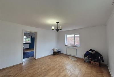 Casa individuala cu curte, 5 camere, cartier Noua - 10