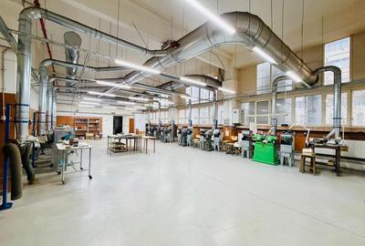 Bloc cu doua etaje de inchiriat, 2200 mp - 5 euro mp, Langa M Dimitrie Leonida - 25