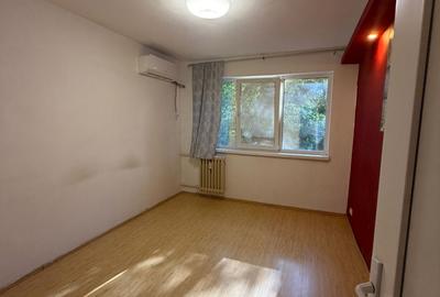 Apartament cu 3 camere decomandat în Dristor