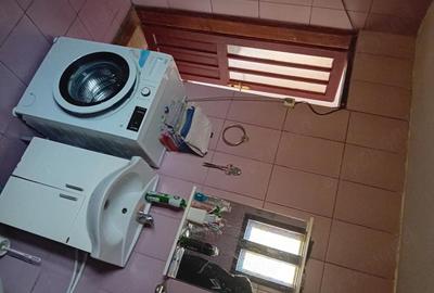 Casă cu 3 camere cu Teren 3500 Mp în Central