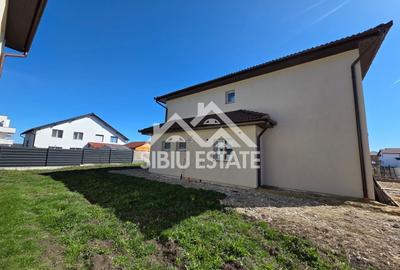 Duplex cu 5 camere cu Canalizare în Șura Mică - 3