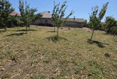 Oportunitate Unica: Vand Casa ?i Teren cu poten?ial Investi?ional in 23 August - 3