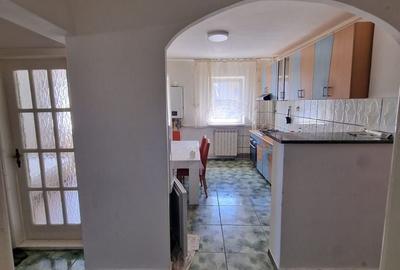 Apartament cu 3 camere în Vasile Aaron - 1
