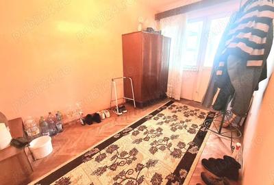 Apartament cu 3 camere semidecomandat în Viziru 1 - 3