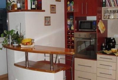 Apartament cu 4 camere semidecomandat, mobilat în Zorilor