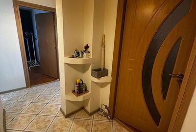 Apartament cu 3 camere decomandat în Rahova