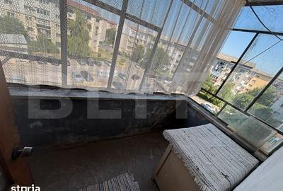 Apartament cu 3 camere decomandat în Micro 12