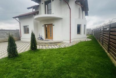 Casă cu 4 camere în Central - 2