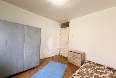 Apartament cu 3 camere semidecomandat, mobilat în Lipovei